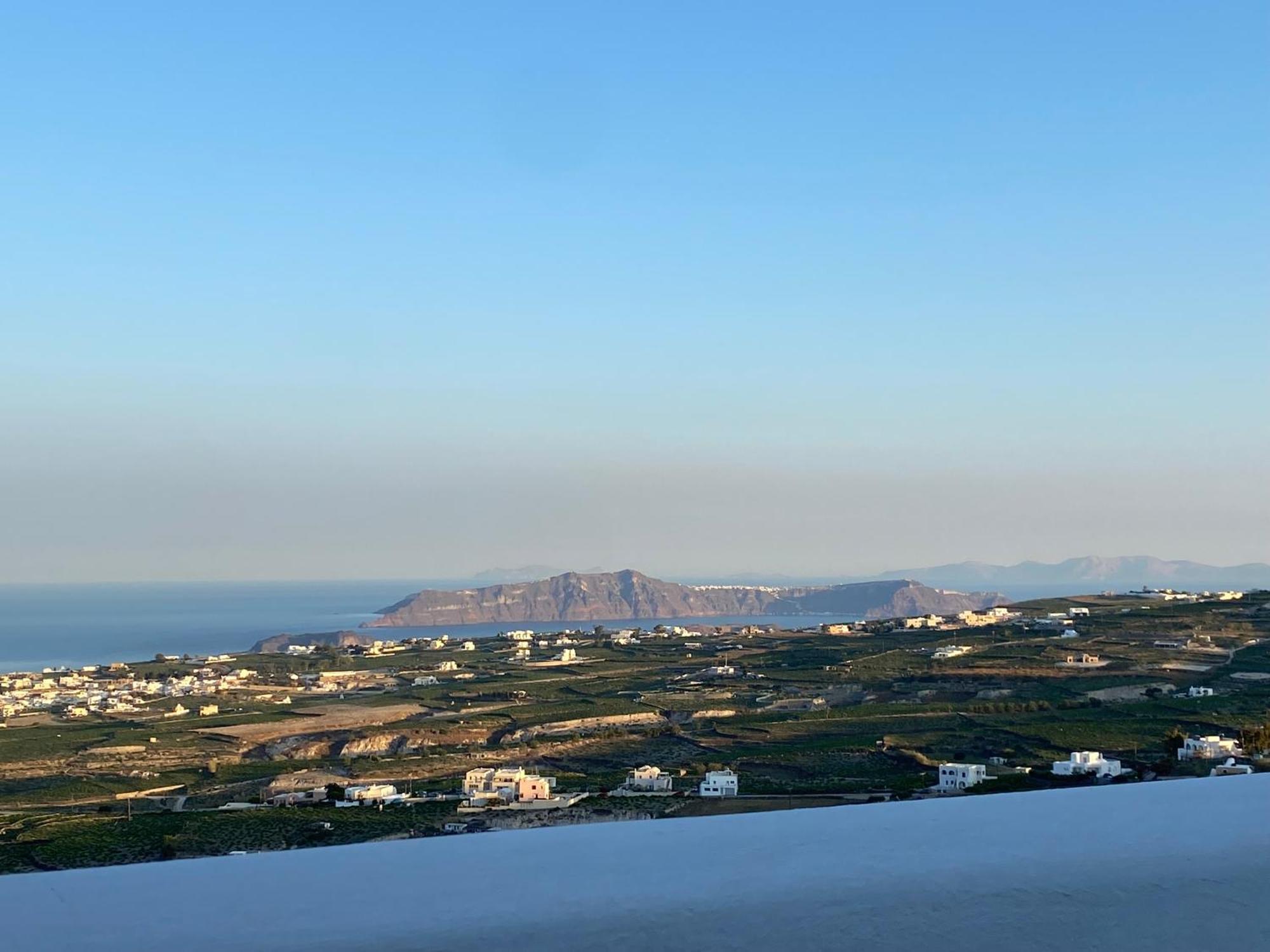 Ena Suites Santorini Pýrgos Eksteriør bilde