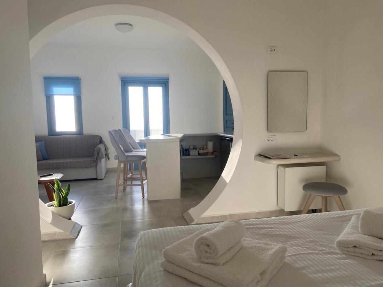 Ena Suites Santorini Pýrgos Eksteriør bilde